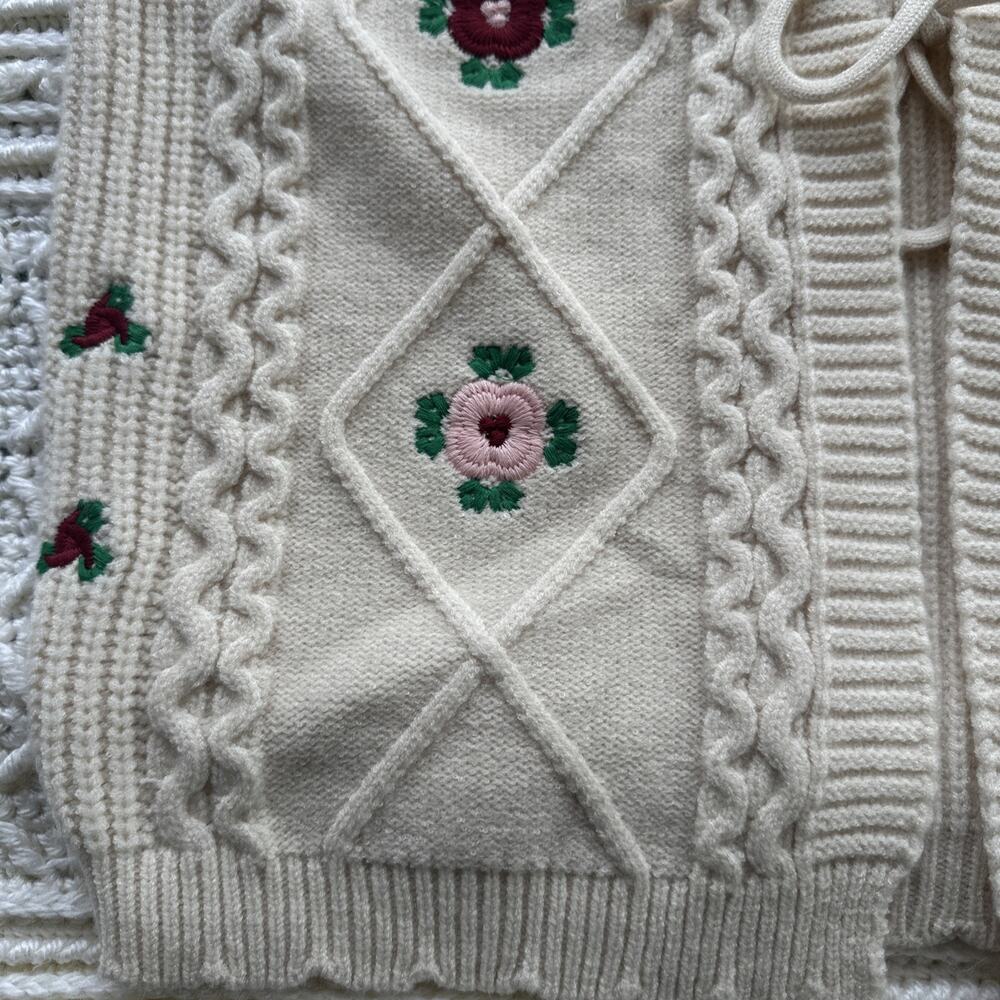 NWT Sincerely Jules Cream Cable Knit Floral Embroidered Tie-Front Vest Sweater S - Picture 2 of 12